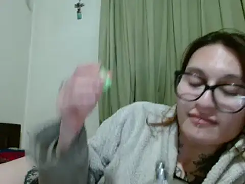 Snapshot of kittenlizz chatting on December 2024 12:07:01 AM kittenlizz online show from December 2024 12:07:01 AM