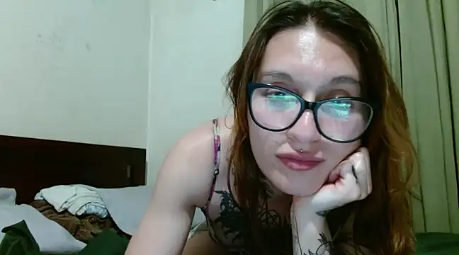 Snapshot of kittenlizz chatting on December 2024 11:33:02 PM kittenlizz online show from December 2024 11:33:02 PM