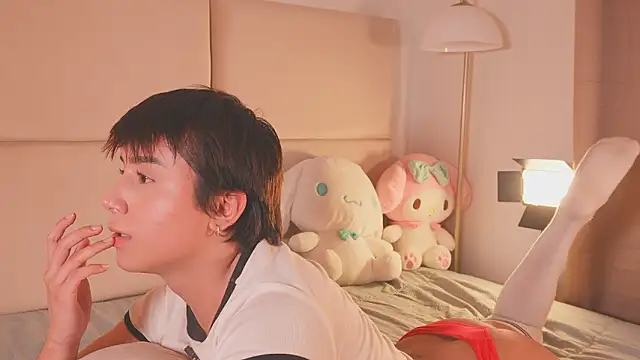 SweetHanson online show from February 2026 07:04:02 PM