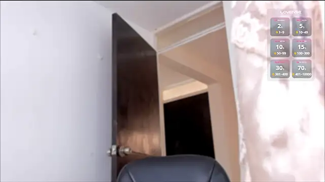 DianaDirty1 online show from October 2025 03:57:02 PM