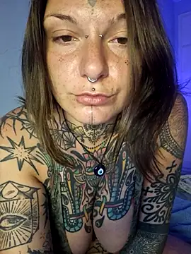 lizzardqueeen online show from October 2025 05:47:01 PM