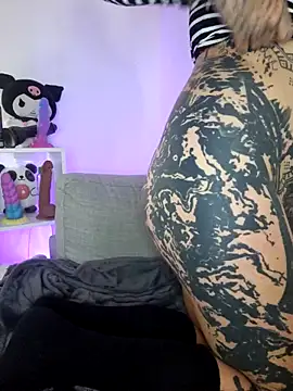 lizzardqueeen online show from November 2025 07:18:02 AM