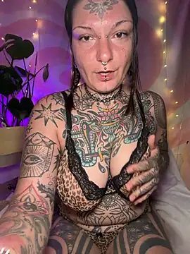 lizzardqueeen online show from March 2026 04:46:01 AM