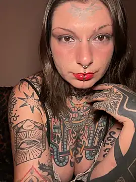 lizzardqueeen online show from April 2026 05:47:01 PM