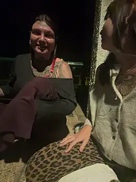 lizzardqueeen online show from April 2026 02:51:02 AM