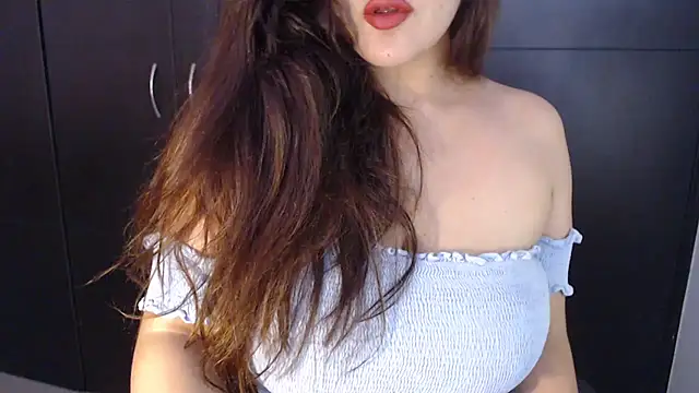 Snapshot of AdharaLujan chatting on September 2025 05:05:02 PM AdharaLujan online show from September 2025 05:05:02 PM