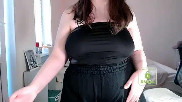 cute and hot online show from March 2026 02:47:02 PM