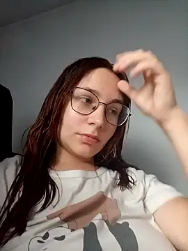 Snapshot of Klaudina chatting on September 2025 04:41:01 PM Klaudina online show from September 2025 04:41:01 PM