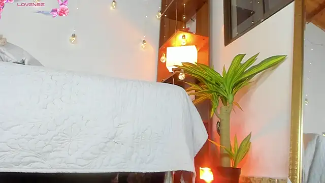 Snapshot of angelinepossy chatting on February 2025 02:28:01 AM angelinepossy online show from February 2025 02:28:01 AM