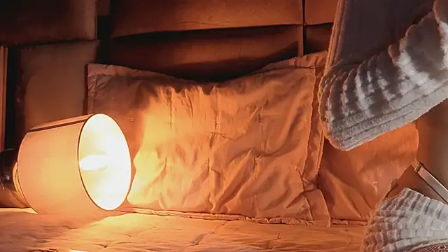 Snapshot of angelinepossy chatting on November 2025 09:35:02 PM angelinepossy online show from November 2025 09:35:02 PM