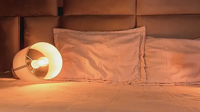 Snapshot of angelinepossy chatting on November 2025 09:38:02 PM angelinepossy online show from November 2025 09:38:02 PM