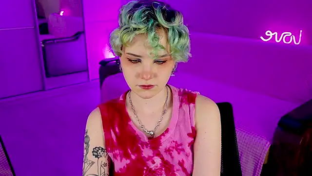 Snapshot of School_Love chatting on February 2025 01:19:01 PM School Love online show from February 2025 01:19:01 PM