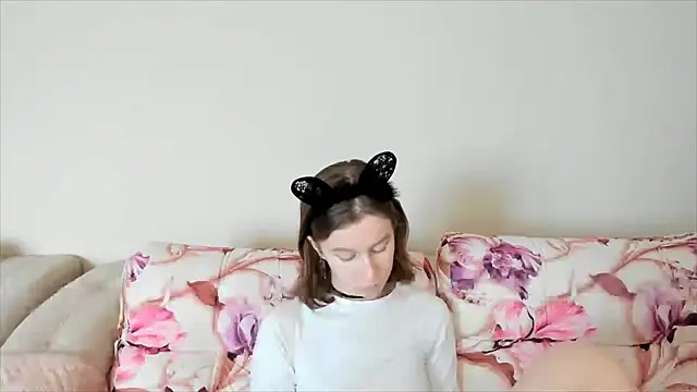 Snapshot of EnigmaSee chatting on December 2024 05:27:02 AM EnigmaSee online show from December 2024 05:27:02 AM