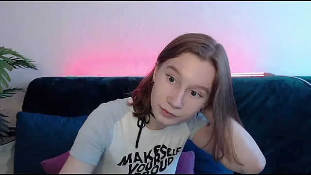 Snapshot of EnigmaSee chatting on December 2024 07:47:02 AM EnigmaSee online show from December 2024 07:47:02 AM