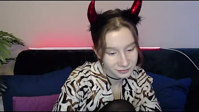 Snapshot of EnigmaSee chatting on December 2024 08:18:01 AM EnigmaSee online show from December 2024 08:18:01 AM