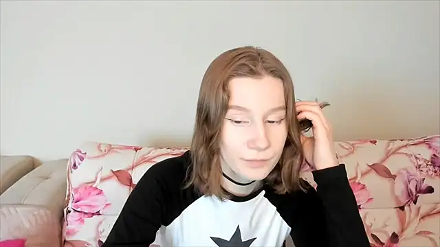 Snapshot of EnigmaSee chatting on December 2024 07:17:01 AM EnigmaSee online show from December 2024 07:17:01 AM