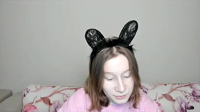 Snapshot of EnigmaSee chatting on January 2025 12:24:01 AM EnigmaSee online show from January 2025 12:24:01 AM