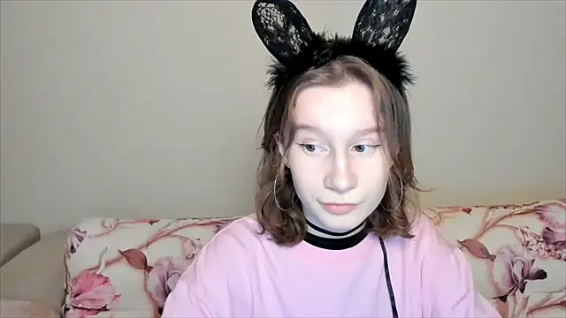 Snapshot of EnigmaSee chatting on January 2025 01:42:01 AM EnigmaSee online show from January 2025 01:42:01 AM