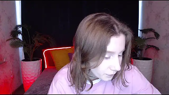 Snapshot of EnigmaSee chatting on February 2025 08:31:01 AM EnigmaSee online show from February 2025 08:31:01 AM