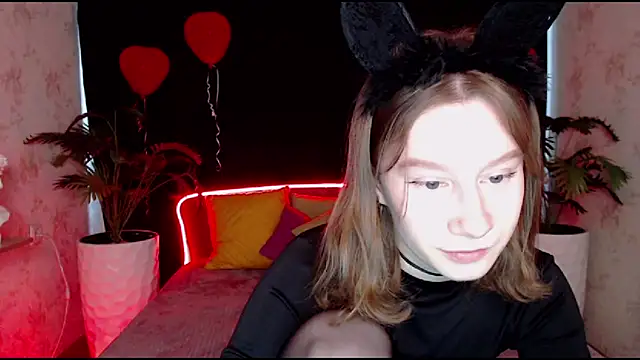 Snapshot of EnigmaSee chatting on March 2025 01:39:01 AM EnigmaSee online show from March 2025 01:39:01 AM