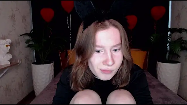 Snapshot of EnigmaSee chatting on March 2025 01:34:02 AM EnigmaSee online show from March 2025 01:34:02 AM