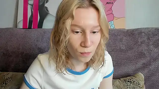 Snapshot of EnigmaSee chatting on September 2025 08:25:02 AM EnigmaSee online show from September 2025 08:25:02 AM