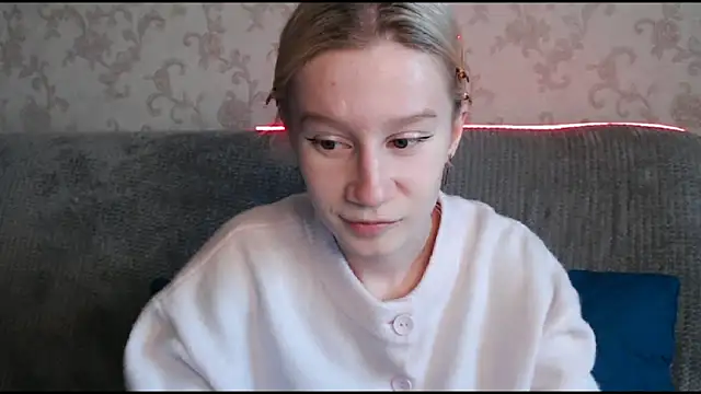 Snapshot of EnigmaSee chatting on September 2025 02:00:02 AM EnigmaSee online show from September 2025 02:00:02 AM