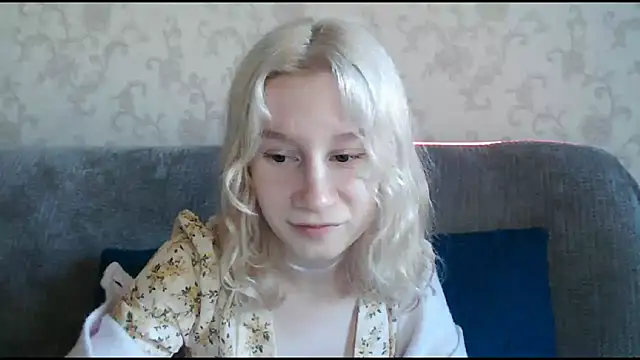 Snapshot of EnigmaSee chatting on September 2025 02:05:02 AM EnigmaSee online show from September 2025 02:05:02 AM