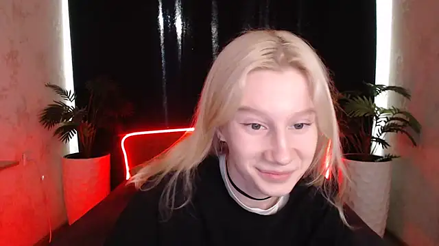 Snapshot of EnigmaSee chatting on October 2025 01:55:02 AM EnigmaSee online show from October 2025 01:55:02 AM