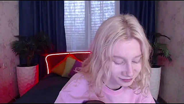 Snapshot of EnigmaSee chatting on October 2025 01:48:02 AM EnigmaSee online show from October 2025 01:48:02 AM