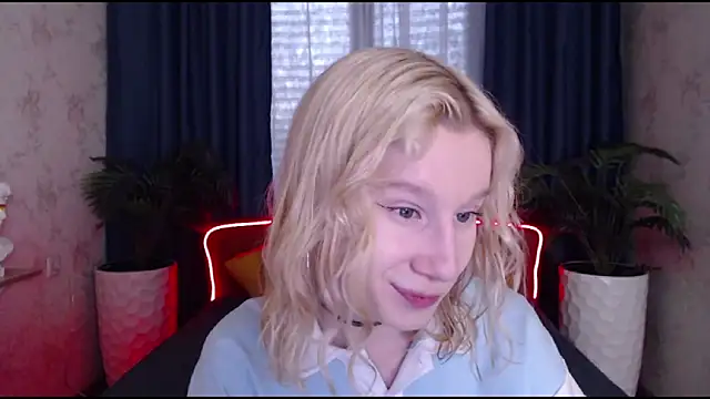 Snapshot of EnigmaSee chatting on October 2025 01:47:02 AM EnigmaSee online show from October 2025 01:47:02 AM