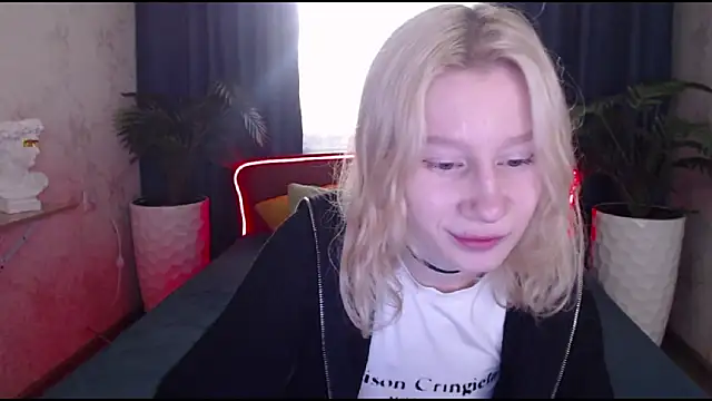 Snapshot of EnigmaSee chatting on October 2025 02:00:01 AM EnigmaSee online show from October 2025 02:00:01 AM