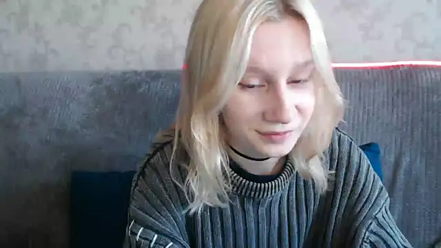 Snapshot of EnigmaSee chatting on October 2025 01:59:01 AM EnigmaSee online show from October 2025 01:59:01 AM