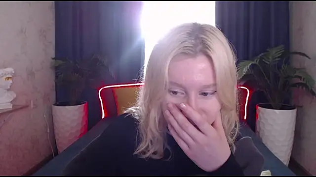 Snapshot of EnigmaSee chatting on October 2025 02:04:01 AM EnigmaSee online show from October 2025 02:04:01 AM