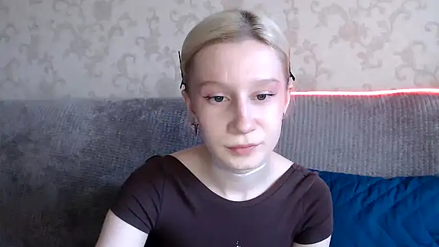 Snapshot of EnigmaSee chatting on October 2025 08:48:01 AM EnigmaSee online show from October 2025 08:48:01 AM