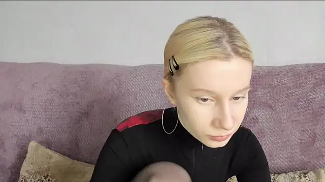 Snapshot of EnigmaSee chatting on October 2025 09:02:01 AM EnigmaSee online show from October 2025 09:02:01 AM