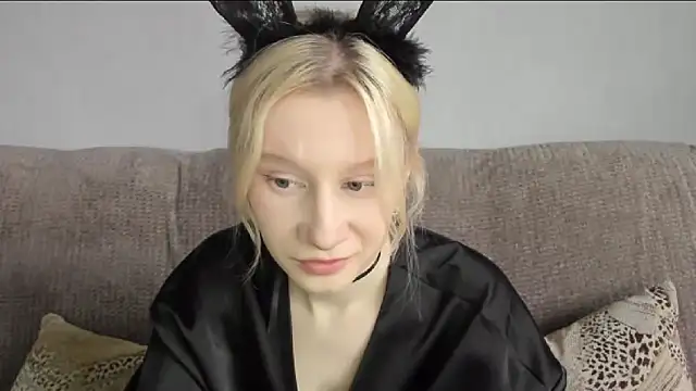 Snapshot of EnigmaSee chatting on October 2025 01:51:02 AM EnigmaSee online show from October 2025 01:51:02 AM