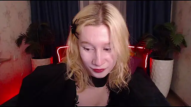 Snapshot of EnigmaSee chatting on November 2025 04:09:01 PM EnigmaSee online show from November 2025 04:09:01 PM