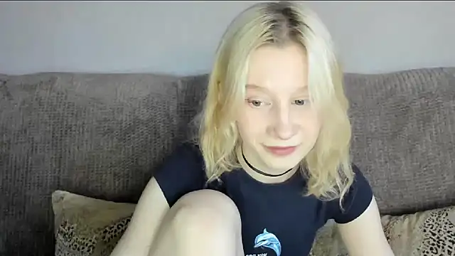 Snapshot of EnigmaSee chatting on November 2025 01:48:02 AM EnigmaSee online show from November 2025 01:48:02 AM