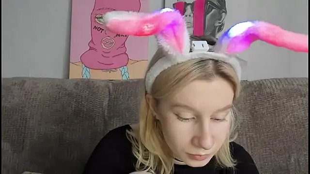 Snapshot of EnigmaSee chatting on November 2025 09:06:02 AM EnigmaSee online show from November 2025 09:06:02 AM