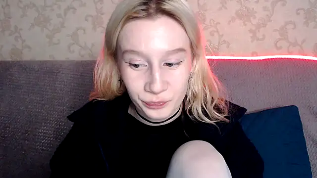 Snapshot of EnigmaSee chatting on November 2025 01:50:02 AM EnigmaSee online show from November 2025 01:50:02 AM