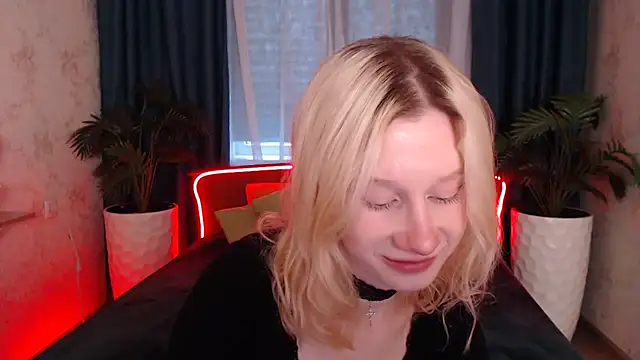 Snapshot of EnigmaSee chatting on December 2025 08:34:01 AM EnigmaSee online show from December 2025 08:34:01 AM