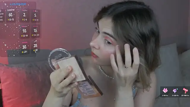 Snapshot of chloi_hes chatting on December 2024 01:02:02 PM chloi hes online show from December 2024 01:02:02 PM