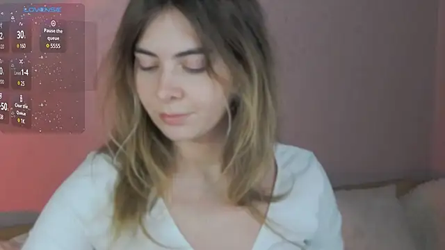 Snapshot of chloi_hes chatting on December 2024 03:11:02 PM chloi hes online show from December 2024 03:11:02 PM