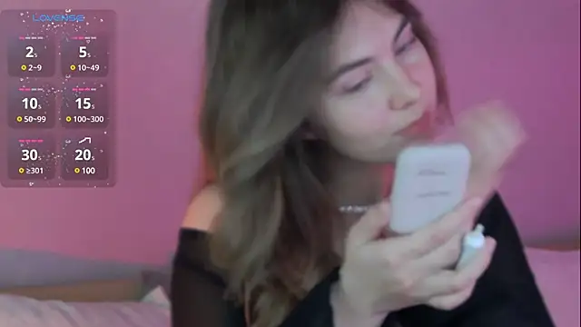 Snapshot of chloi_hes chatting on December 2024 12:49:01 PM chloi hes online show from December 2024 12:49:01 PM