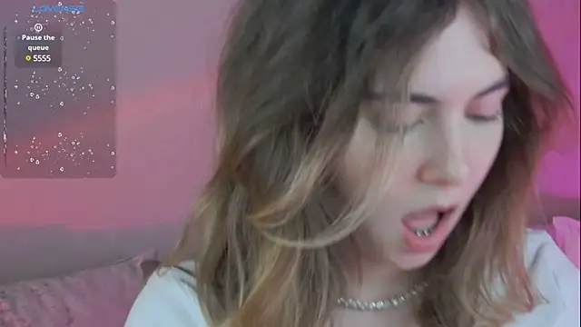 Snapshot of chloi_hes chatting on December 2024 02:23:02 PM chloi hes online show from December 2024 02:23:02 PM