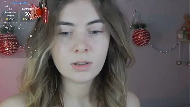 Snapshot of chloi_hes chatting on December 2024 01:32:02 PM chloi hes online show from December 2024 01:32:02 PM