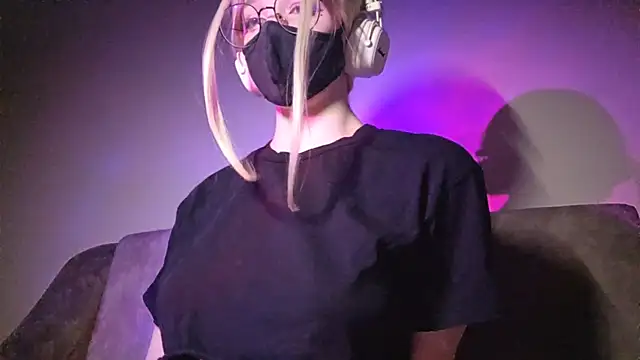 DanaWard online show from April 2026 09:49:02 PM