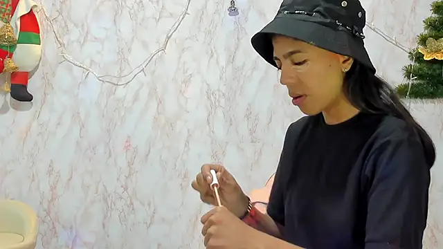 BarbieHotLaura online show from December 2024 03:53:02 PM