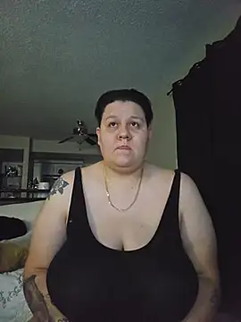 Snapshot of DevilDahm chatting on November 2025 12:33:01 AM DevilDahm online show from November 2025 12:33:01 AM